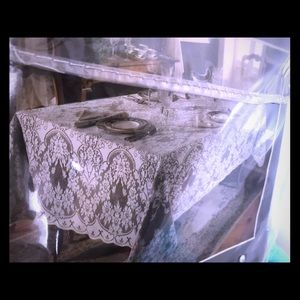 Quaker Lace Tablecloth 70x108
